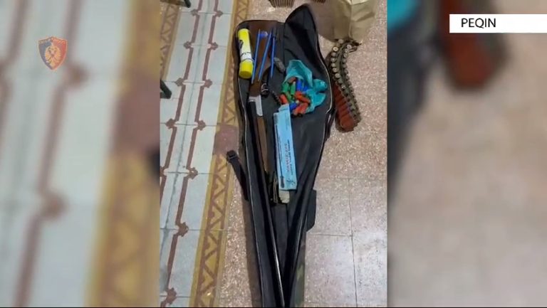 Peqin/ U përfshinë në ko*flikt me një 27-vjeçar, për motive të dobëta, Policia identifikon 6 shtetasit.