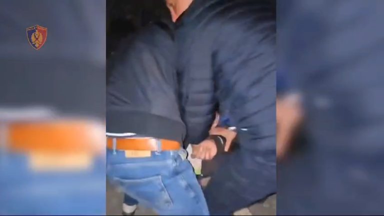 Prrenjas/ Dyshohet se do shiste armë zjarri, arrestohet i riu.