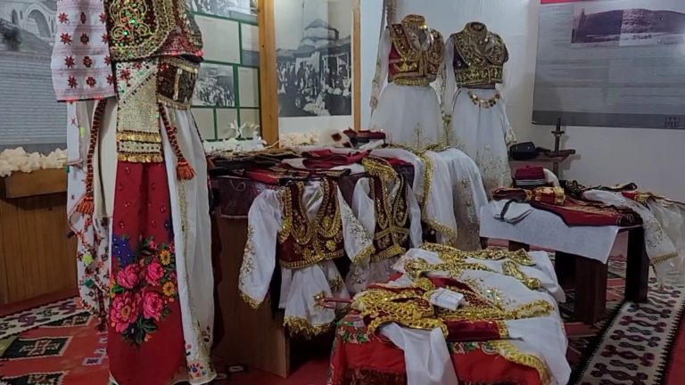 “Trashëgo traditën”, ekspozitë artizanati në muzeun etnografik në Elbasan