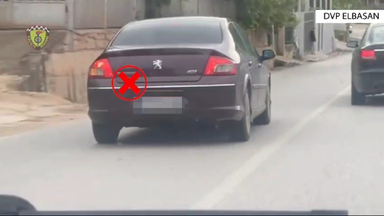 Shoferët në Elbasan nuk zën mend! Parakalime të gabuara në masë