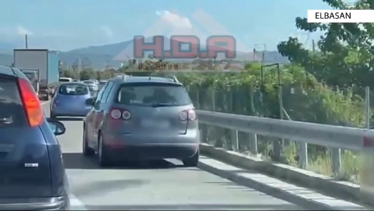 Elbasan/ Kryen parakalime seri 18 makina, gjobitën të gjitha