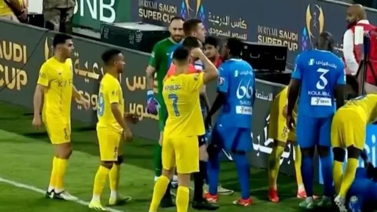VIDEO/ Ronaldo nuk përmbahet! Godet kundërshtarin dhe kërcënon arbitrin, përjashtohet me karton të kuq. Lojtari rrezikon…