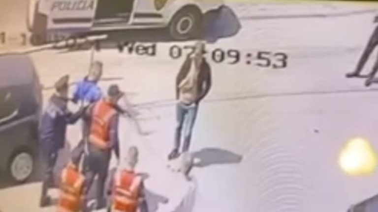 I akuzuar për kultivim narkotikësh, ky është momenti kur policia shoqëron vëllanë e deputetit socialist