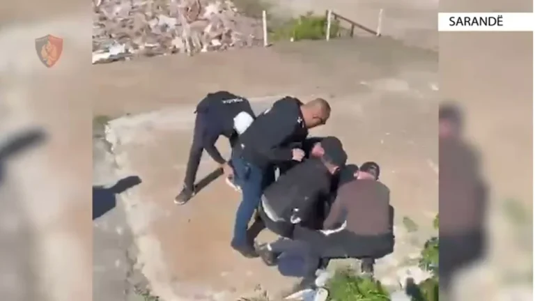 Kallashnikov, pistoletë dhe tritol, goditen 2 raste me armëmbajtje pa leje në Sarandë! Të arrestuarit me precedentë të mëparshëm penalë