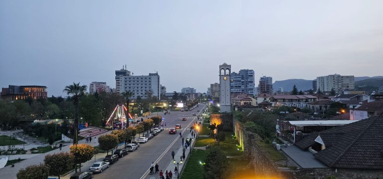 Elbasani/ Banda që si bindet më politikës,nyja gordiane e 2025!