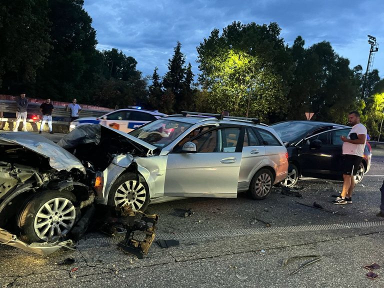 Aksident i katërfishtë në Durrës/ Disa persona të lënduar, midis tyre edhe fëmijë