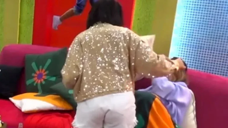 “Grua banale, e fëlliqur dhe e pisët”, tension mes Eglës dhe Rozës, agravon gati në përplasje fizike: Mos prek me dorë moj vajzë (video)