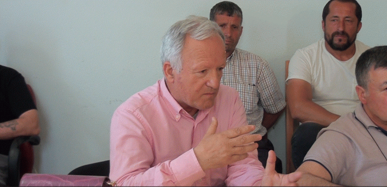 PSD PEQIN KRAH QYTETARËVE “PËRBALLË” UJËSJELLËSIT