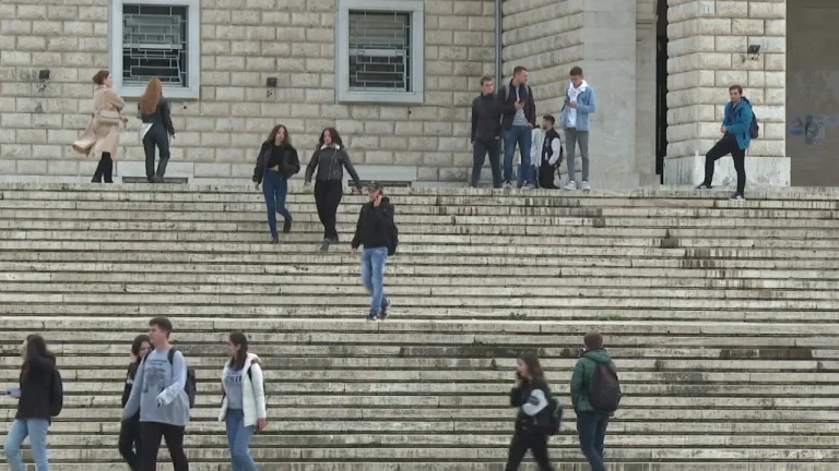 Dështon kredia studentore! Të rinjtë që aplikuan, nuk kanë marrë vlerën e miratuar për kostot e jetesës