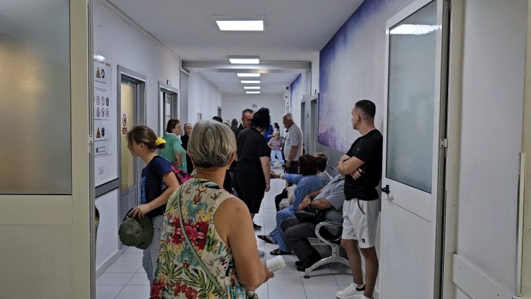 Dielli dhe alkoli sëmurin elbasanasit! Mbi 200 pacientë çdo ditë në urgjencë (VIDEO)