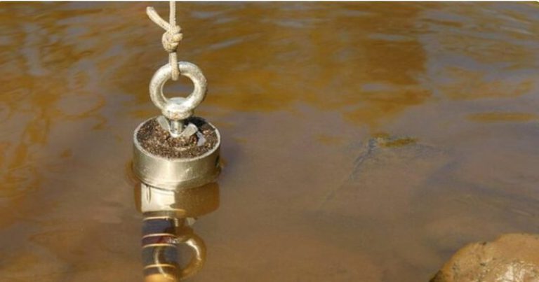 Çifti me fat, gjen 100 mijë dollarë duke “peshkuar” me magnet