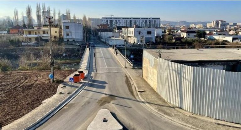 Në gjendje të dehur, 60-vjeçari bie nga ura e Paskuqanit dhe humb jetën