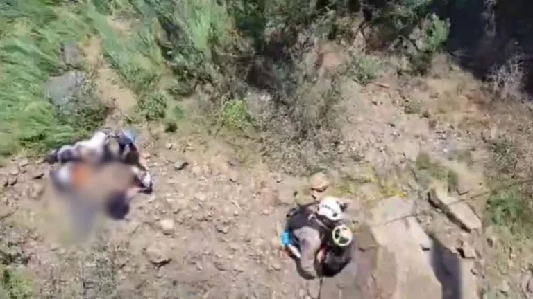 Elbasan/ 59 vjeçari bie nga 100 metra lartësi, ndërron jetë. Momenti kur ekipi i shpëtimit zbret me helikopter