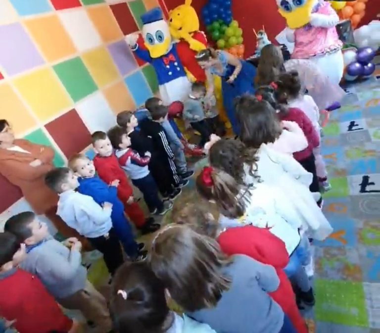 Kryetari I PSD për qarkun e Elbasanit uron fëmijët me rastin e  1 Qershorit