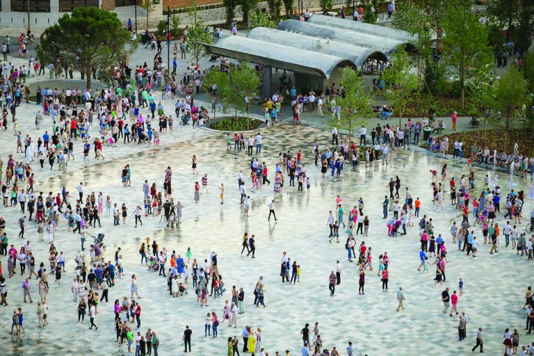 BERZH: Shqipëria ka humbur 40% të popullsisë nga emigracioni, do ulë ekonominë me 0.4 pikë % në vit