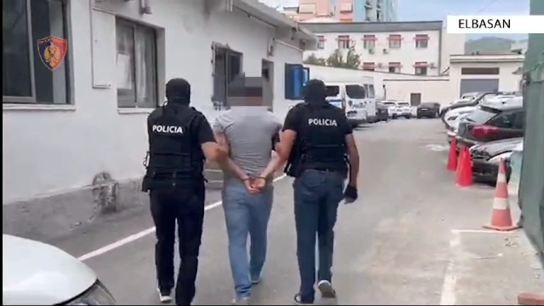 Elbasan/ Arrestohen dy persona që kërkoheshin nga policia (Emrat)