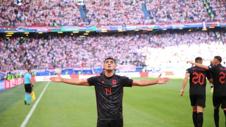 NOTAT E NDESHJES/ Shënoi gol dhe mbuloi mesfushën, futbollisti i Kombëtares shqiptare më i miri në fushë