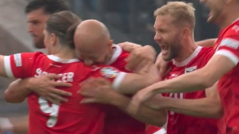 POLONI-AUSTRI/ Austriakëve u mjaftojnë 9 minuta, shpërthen festa në Berlin (VIDEO)