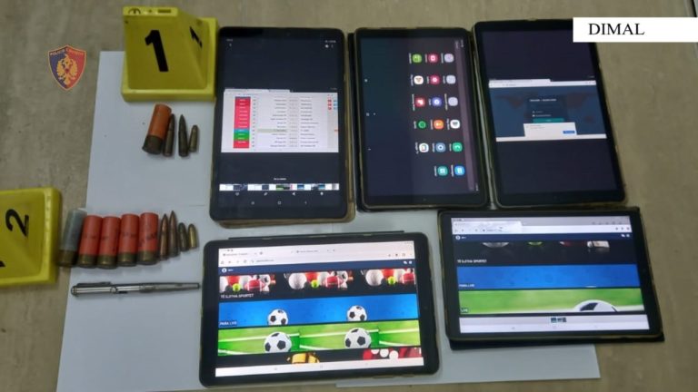 Lojëra fati, pistoletë dhe municion luftarak/ Bie në pranga 51-vjeçari në Dimal