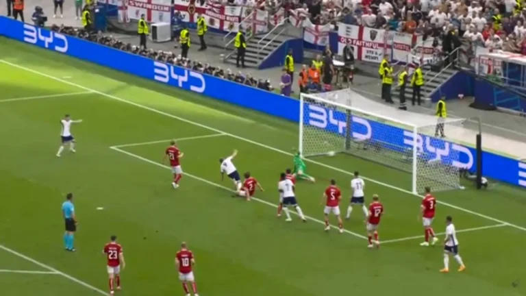 LIVE DANIMARKË-ANGLI/ Shpërthen festa e “Tre Luanëve”, Kane gjen rrugën e rrjetës (VIDEO)