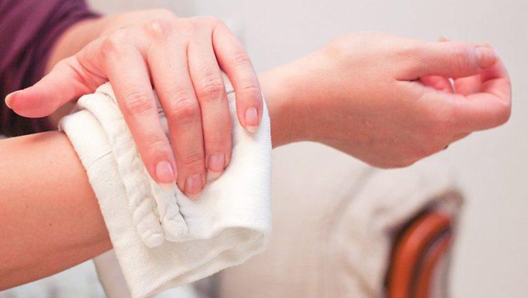 Enjtja e Duarve – Shkaqet dhe Trajtimet e Shpejta në Shtëpi