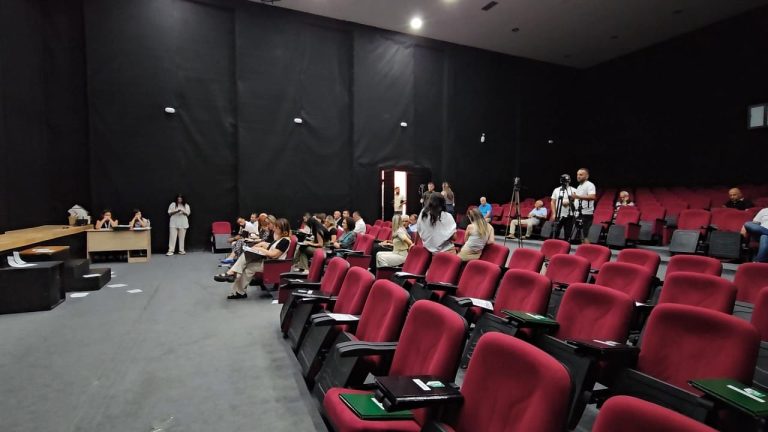 DËSHTON SËRISHT MBLEDHJA E KËSHILLIT BASHKIAK ELBASAN