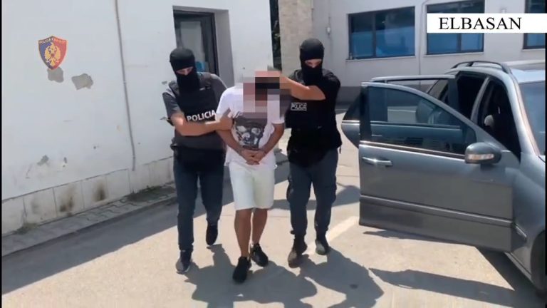 Elbasan/ I mori nënës kartën e vëllait dhe i tërhoqi paratë nga banka.Arrestohet