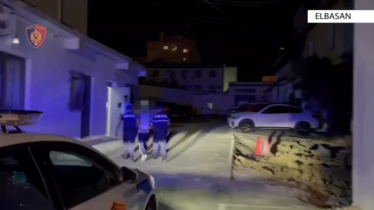Elbasan/ Plagosi gruan me thikë, arrestohet burri