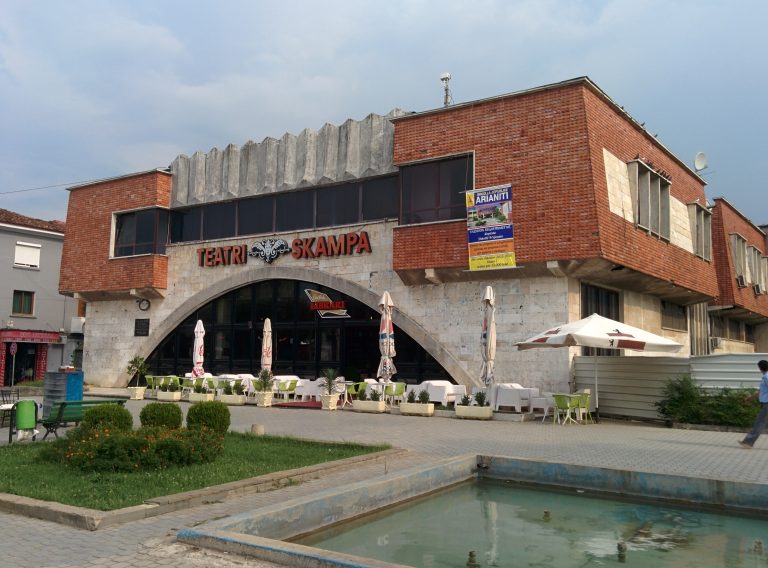 Vidhen dy shtëpi në Elbasan! Autorët ende të lirë!