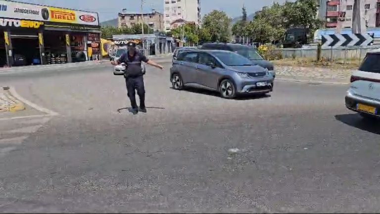 Video/ Fluks automjetesh në aksin rrugor Elbasan-Korçë.