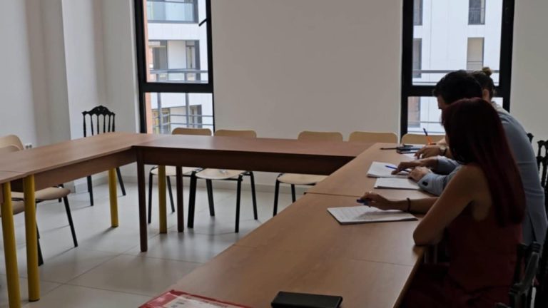 ELBASAN/ KUJT I FRIKËSOHEN KËSHILLTARËT E PS QË NUK MARRIN PJESË NË MBLEDHJEN E  KOMISIONIT HETIMOR?