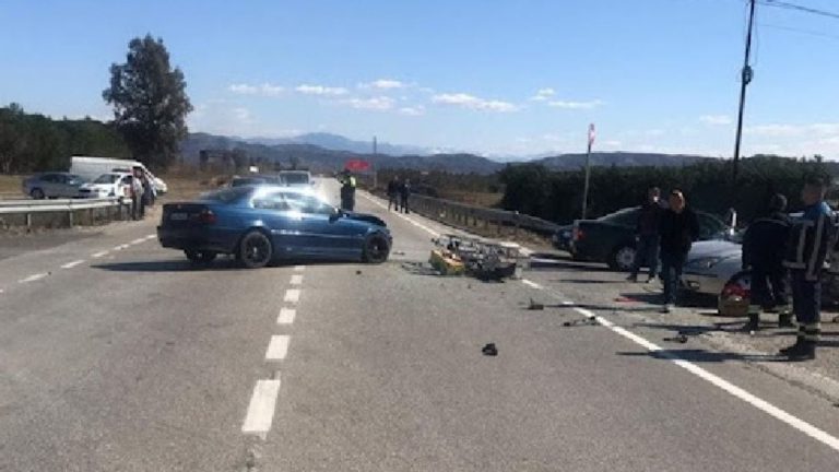 Rruga që merr jetë! Tjetër aksident në aksin Elbasan – Peqin, një i plagosur