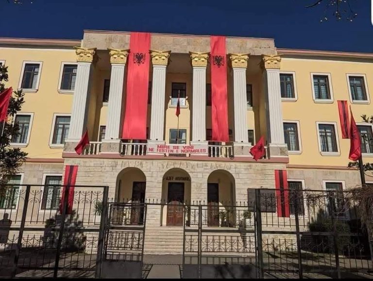 Sot 115-vjetori i “Normales” së Elbasanit/ Shkolla e mesme e parë shqipe, profesionalja e vetme e mbyllur vitet e fundit