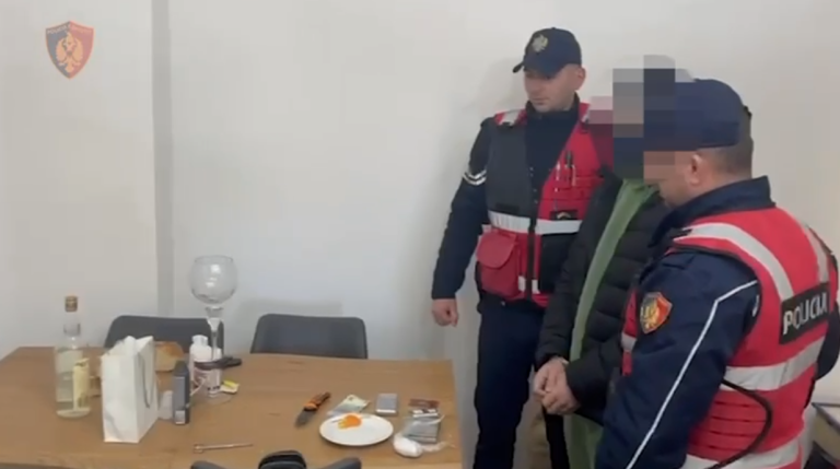 Kamëz/ Shpërndanin kokainë në doza, përfundojnë në pranga dy persona në Kamëz