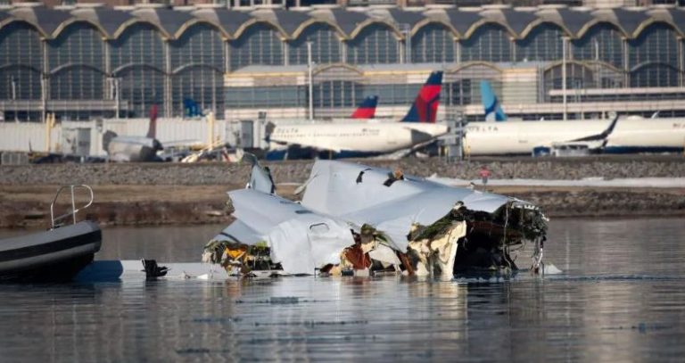Tragjedia ajrore në SHBA, gjenden kutitë e zeza të avionit të rrëzuar
