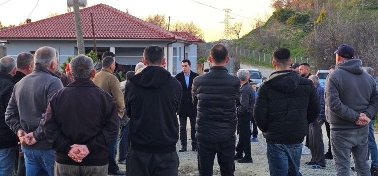 Viti i ri, halle të vjetra! Banorëve të Kështjellasit iu soset durimi, kërkojnë ndihmën e Muratajt.