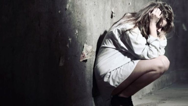 Nis konsultimi publik/ Gjobë deri në 500 000 lekë për bullizmin online ndaj grave dhe vajzave