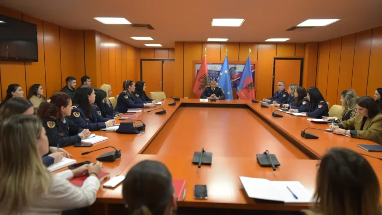 Përgatitjet për zgjedhjet e 11 majit, kreu i policisë takim me zëdhënëset e DVP-ve në 12 qarqe: Transparencë me median dhe qytetarët