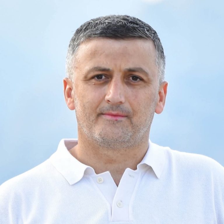 ËSHTË DREJTOR I PS POR VOTON NË PRIMARET E PD NË ELBASAN