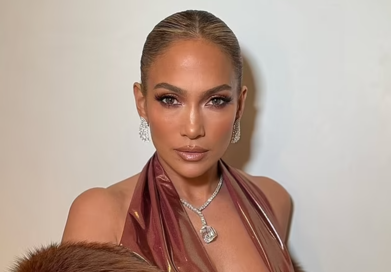 Jennifer Lopez magjepsëse në festën post ‘Grammy’