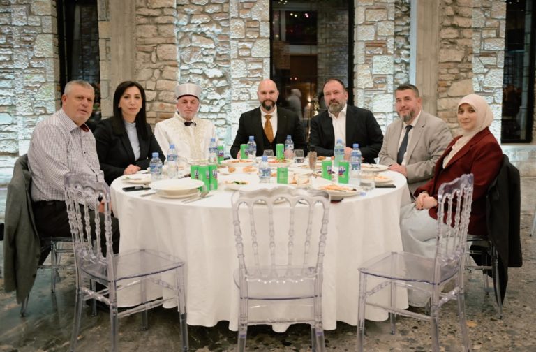 Kur feja përdoret për fushatë në Elbasan