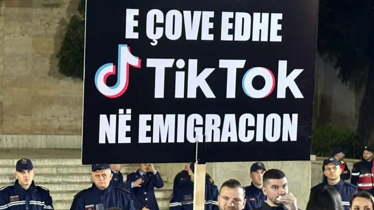 Vendimi për mbylljen e TikTok në Shqipëri, çështja shkon në Gjykatën Kushtetuese