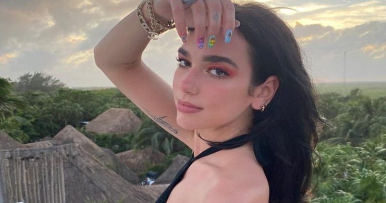 Dua Lipa shijon pushimet dhe mahnit ndjekësit me fotot në bikini
