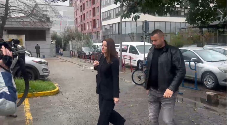 Apeli lë në fuqi vendimin për sekuestron ndaj llogarive bankare të Ajola Xoxës