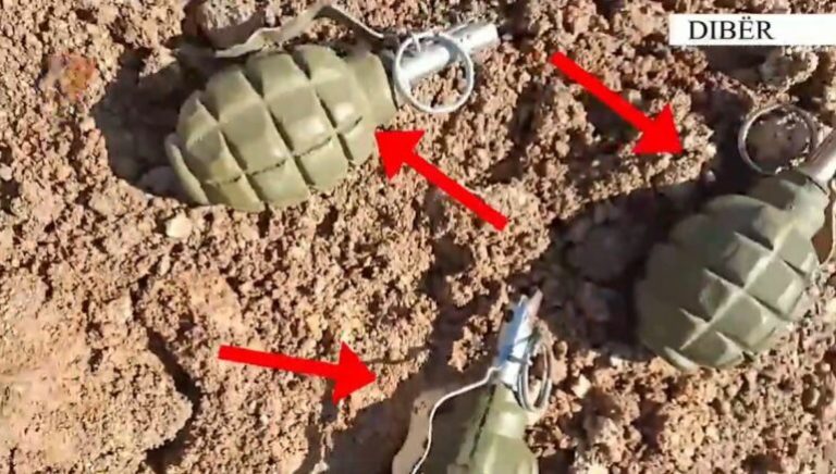 “Policia ndihmë! Burri kërkon të më vrasë!”/ Dhunoi dhe kanosi bashkëshorten, arrestohet 38-vjeçari në Dibër. Në shtëpi iu gjetën armë, granata dhe…