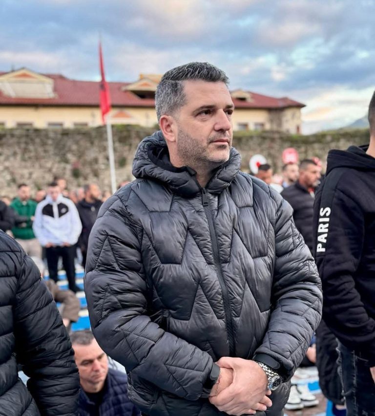 Kandidati I PSD Elbasan,  Arsen Koza uron besimtarët për Fiter Bajramin.