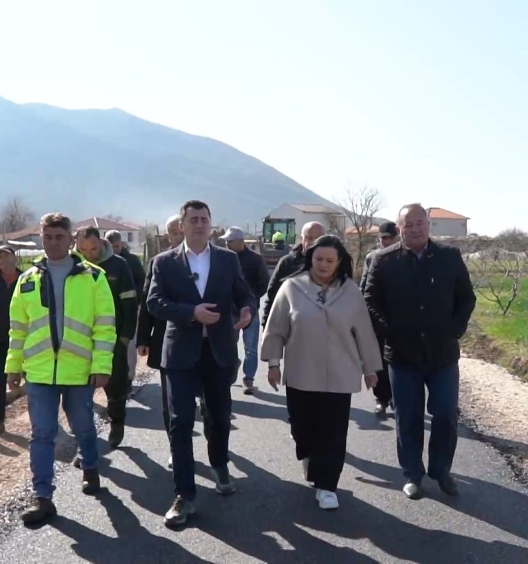 Bashkia Elbasan shkel ligjin zgjedhor sërisht! Gledian Llatja përdor bashkinë për fushatë.