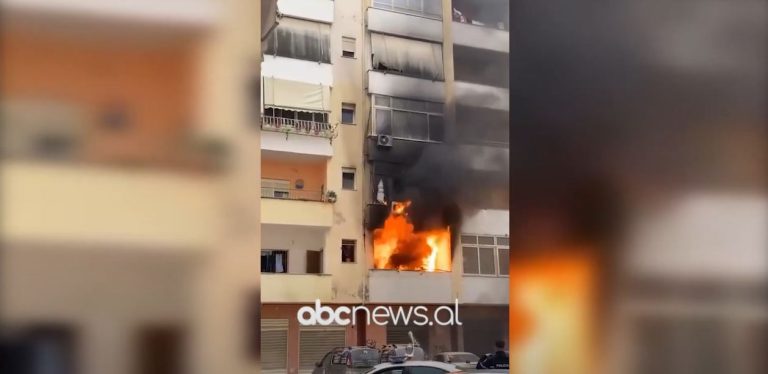 Përfshihet nga flakët një banesë në Vlorë, shkak dyshohet një shkëndijë elektrike