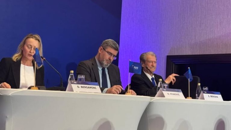 PS po blen vota!  Zarfe me 100 euro? Berisha akuza