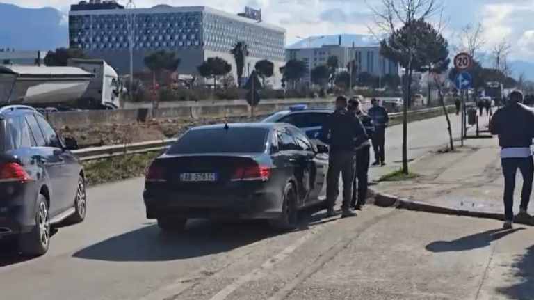 Qëllohet me breshëri plumbash depoja farmaceutike në autostradën Tiranë-Durrës